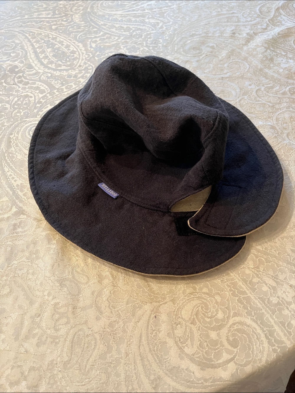 Wallaroo Reversible Cotton Wide-Brim Bucket Sun Hat in EUC
